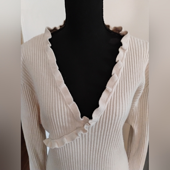 Cream Ruffled V-Neck Sweater - Picture 3 of 6